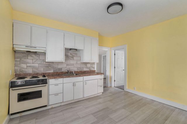 1957 W High Street, Springfield, MO 65803