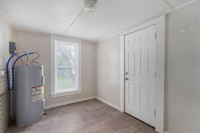 1957 W High Street, Springfield, MO 65803