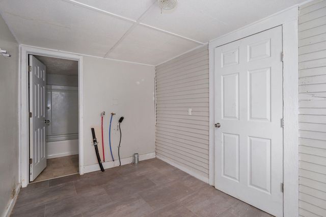 1957 W High Street, Springfield, MO 65803