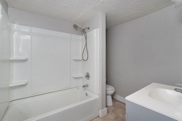 1957 W High Street, Springfield, MO 65803