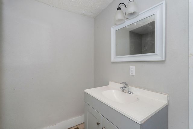1957 W High Street, Springfield, MO 65803