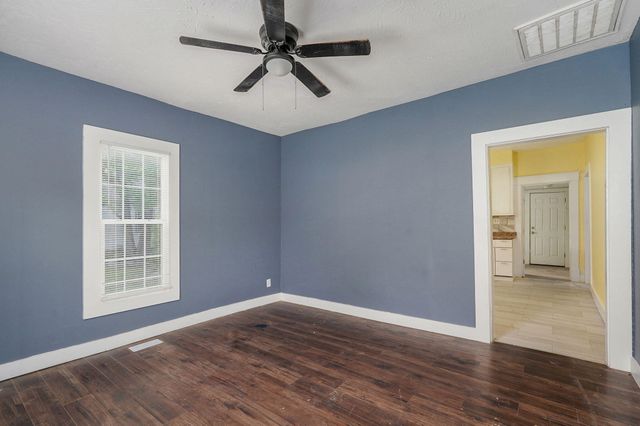 1957 W High Street, Springfield, MO 65803