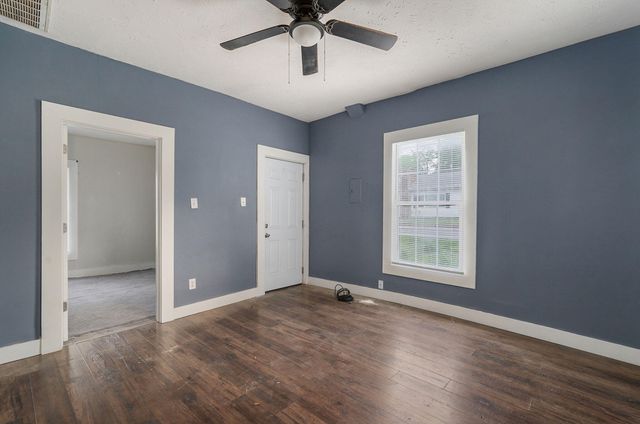1957 W High Street, Springfield, MO 65803