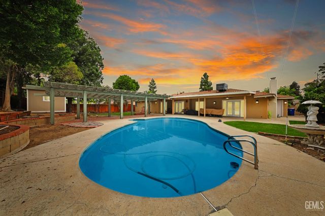 3707 Panorama Drive, Bakersfield, CA 93306