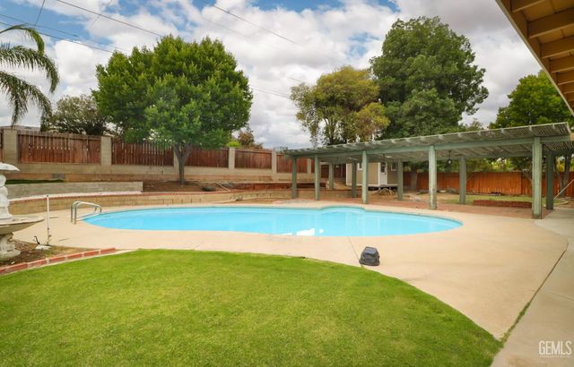 3707 Panorama Drive, Bakersfield, CA 93306