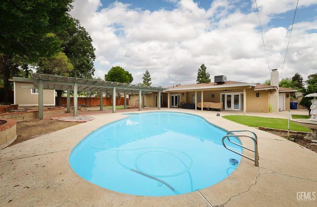 3707 Panorama Drive, Bakersfield, CA 93306