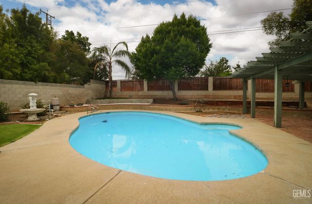 3707 Panorama Drive, Bakersfield, CA 93306