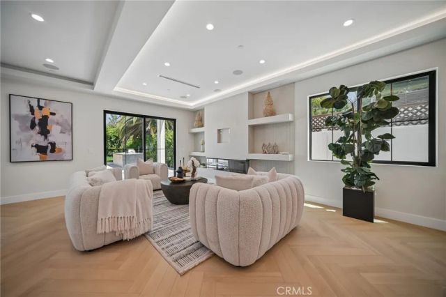 6742 Nagle Avenue, Valley Glen, CA 91401