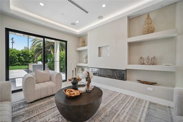 6742 Nagle Avenue, Valley Glen, CA 91401