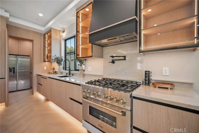 6742 Nagle Avenue, Valley Glen, CA 91401