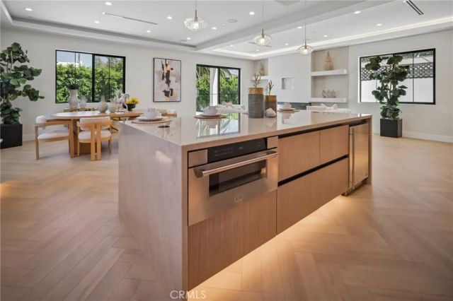 6742 Nagle Avenue, Valley Glen, CA 91401