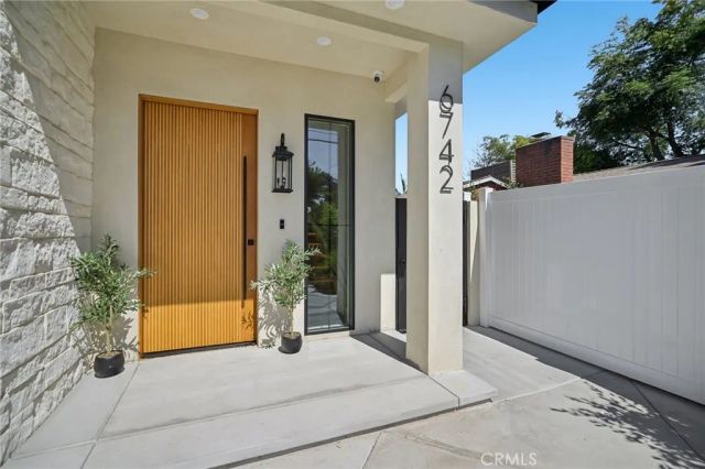 6742 Nagle Avenue, Valley Glen, CA 91401