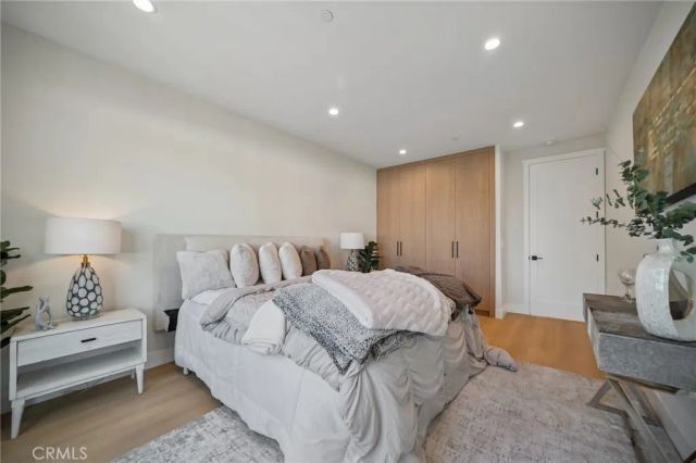 6742 Nagle Avenue, Valley Glen, CA 91401