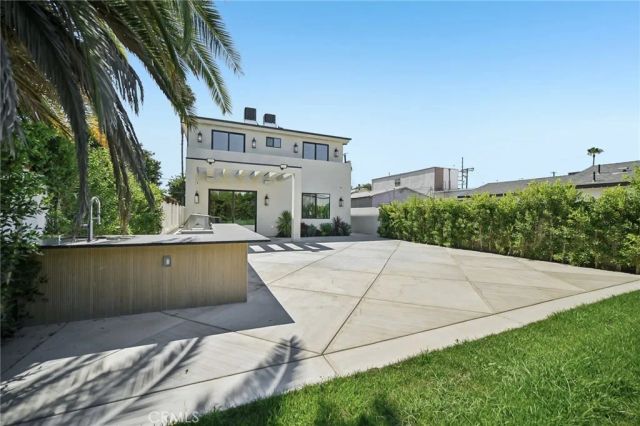 6742 Nagle Avenue, Valley Glen, CA 91401