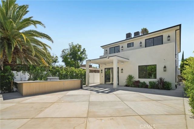 6742 Nagle Avenue, Valley Glen, CA 91401