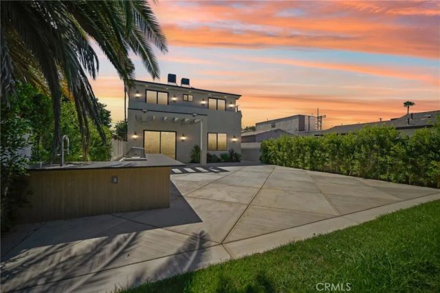 6742 Nagle Avenue, Valley Glen, CA 91401