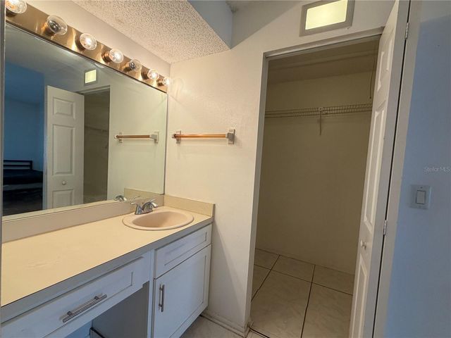 2562 LAKEWAY BRANCH DRIVE 3002, Orlando, FL 32839