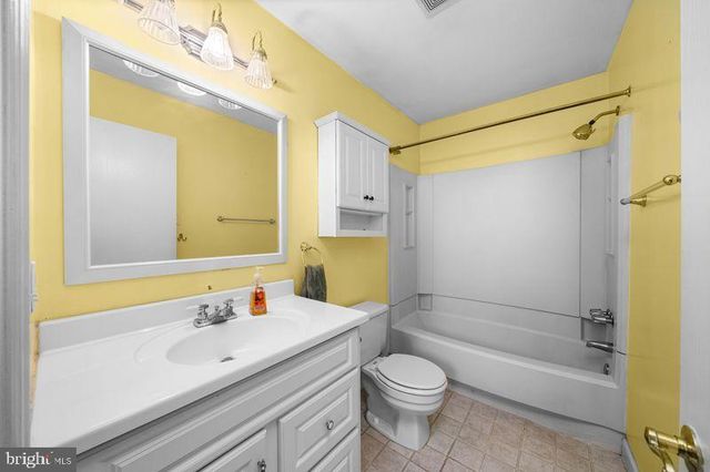 5504 DORAL DR, Wilmington, DE 19808