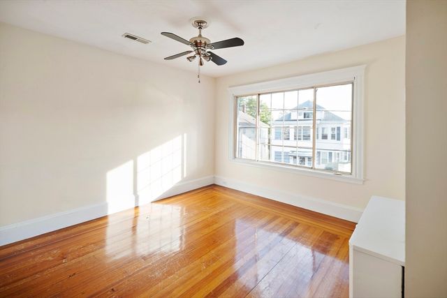 30 Early Ave 2, Medford, MA 02155