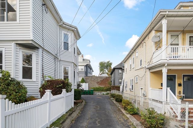 30 Early Ave 2, Medford, MA 02155