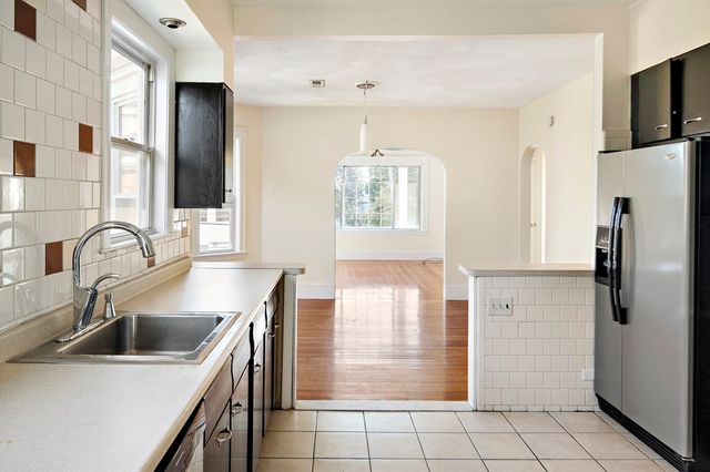 30 Early Ave 2, Medford, MA 02155
