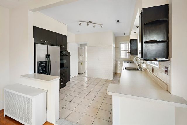 30 Early Ave 2, Medford, MA 02155