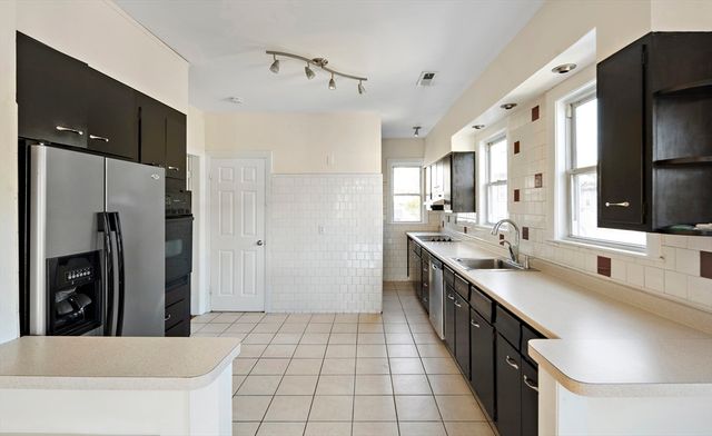 30 Early Ave 2, Medford, MA 02155