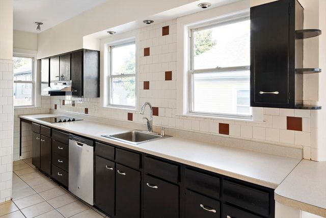 30 Early Ave 2, Medford, MA 02155