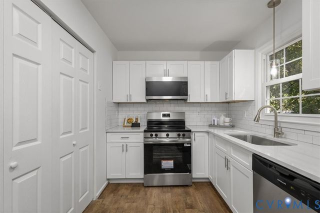 3031 Speeks Dr, Midlothian, VA 23112