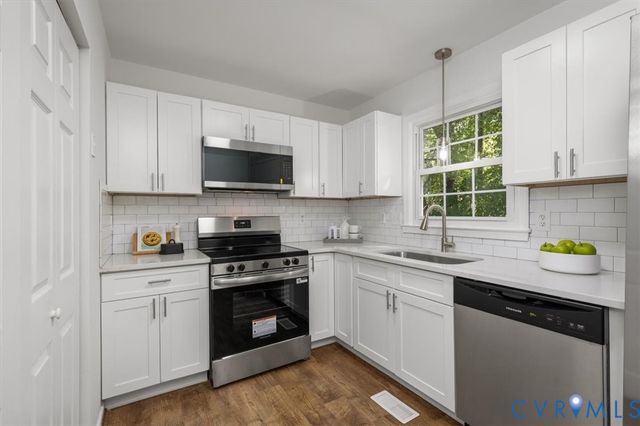 3031 Speeks Dr, Midlothian, VA 23112