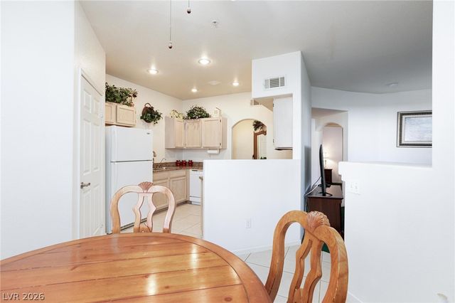 6480 Annie Oakley Drive 511, Las Vegas, NV 89120