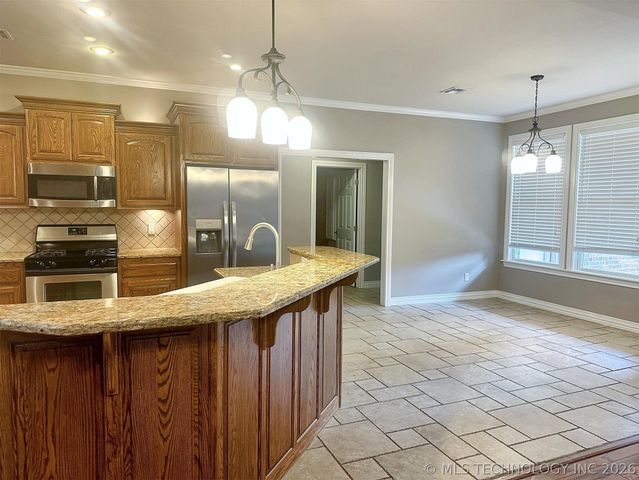 605 S Oak Avenue, Tahlequah, OK 74464