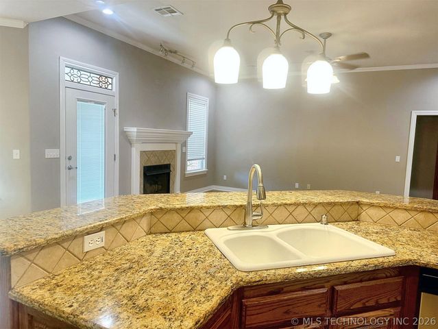 605 S Oak Avenue, Tahlequah, OK 74464