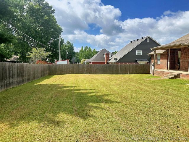 605 S Oak Avenue, Tahlequah, OK 74464