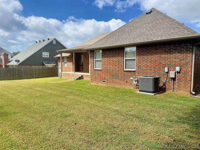 605 S Oak Avenue, Tahlequah, OK 74464