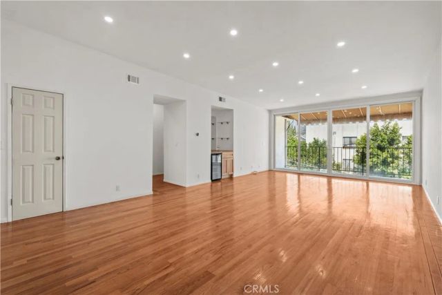 1559 Winona D3, Los Angeles, CA 90027