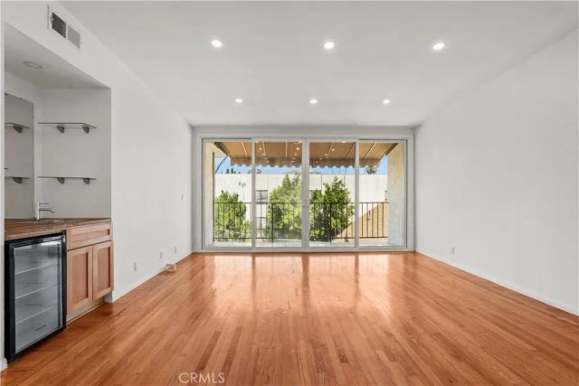 1559 Winona D3, Los Angeles, CA 90027