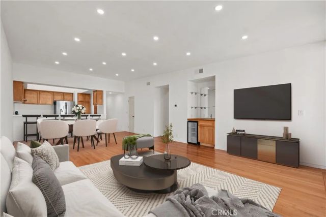 1559 Winona D3, Los Angeles, CA 90027