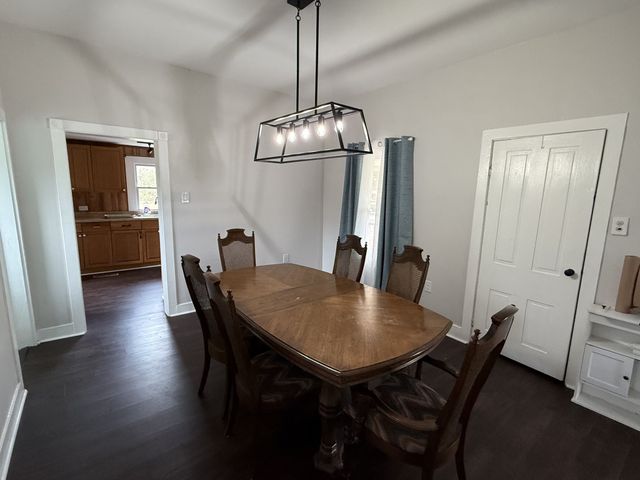 106 Franklin St, Estill Springs, TN 37330