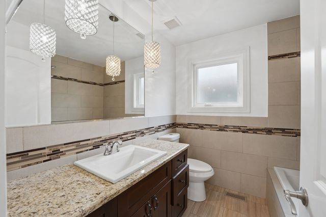 4225 N Newland Avenue, Harwood Heights, IL 60706