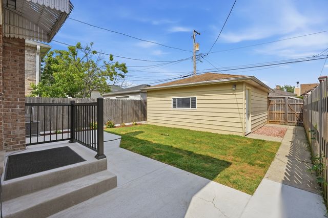 4225 N Newland Avenue, Harwood Heights, IL 60706