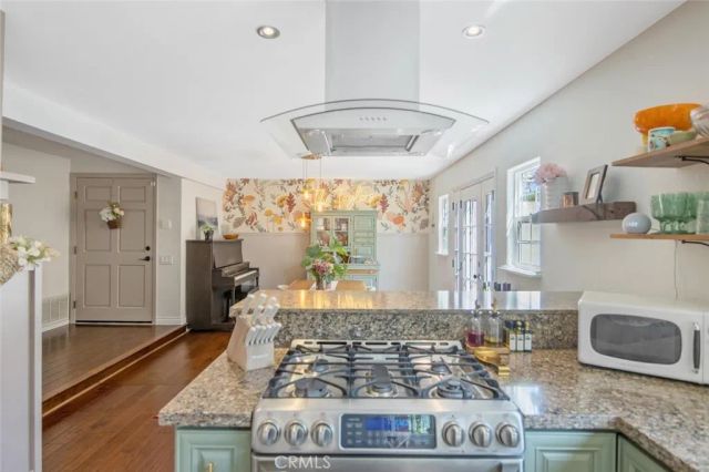 23534 Via Castanet, Valencia, CA 91355