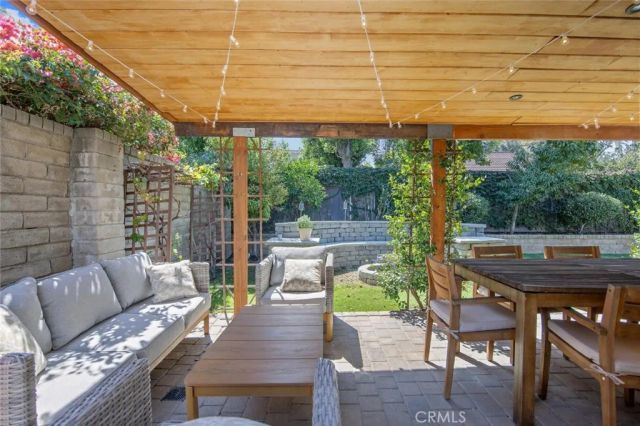 23534 Via Castanet, Valencia, CA 91355
