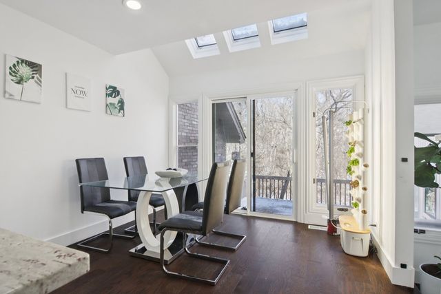 43 Oak Creek Court, Burr Ridge, IL 60527