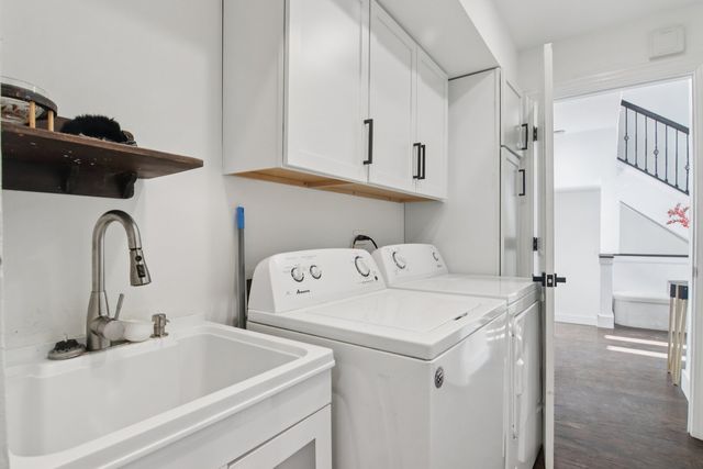 43 Oak Creek Court, Burr Ridge, IL 60527