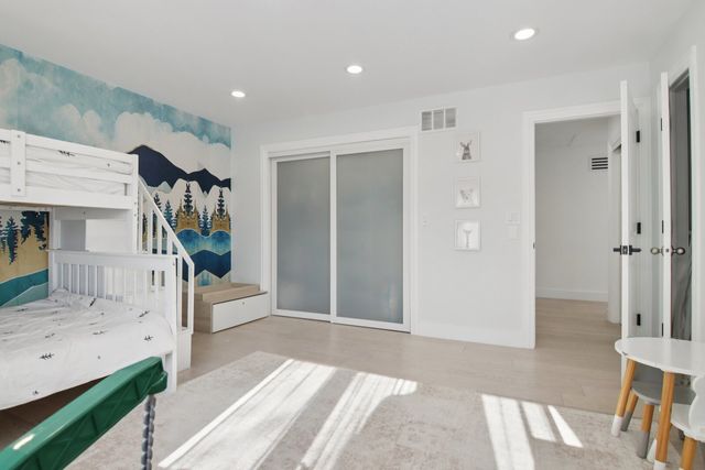 43 Oak Creek Court, Burr Ridge, IL 60527