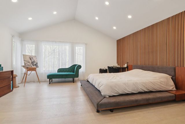 43 Oak Creek Court, Burr Ridge, IL 60527