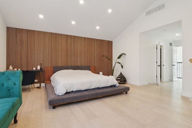 43 Oak Creek Court, Burr Ridge, IL 60527