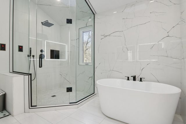 43 Oak Creek Court, Burr Ridge, IL 60527