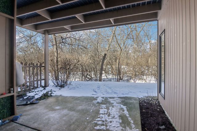 43 Oak Creek Court, Burr Ridge, IL 60527